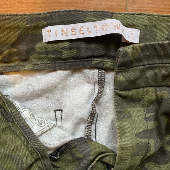 Tinseltown shorts size 5 camo cargo shorts! - Picture 2 of 3